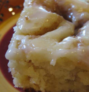 cinnamon roll cake