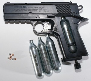 669px-BB_gun_with_CO2_and_BBs