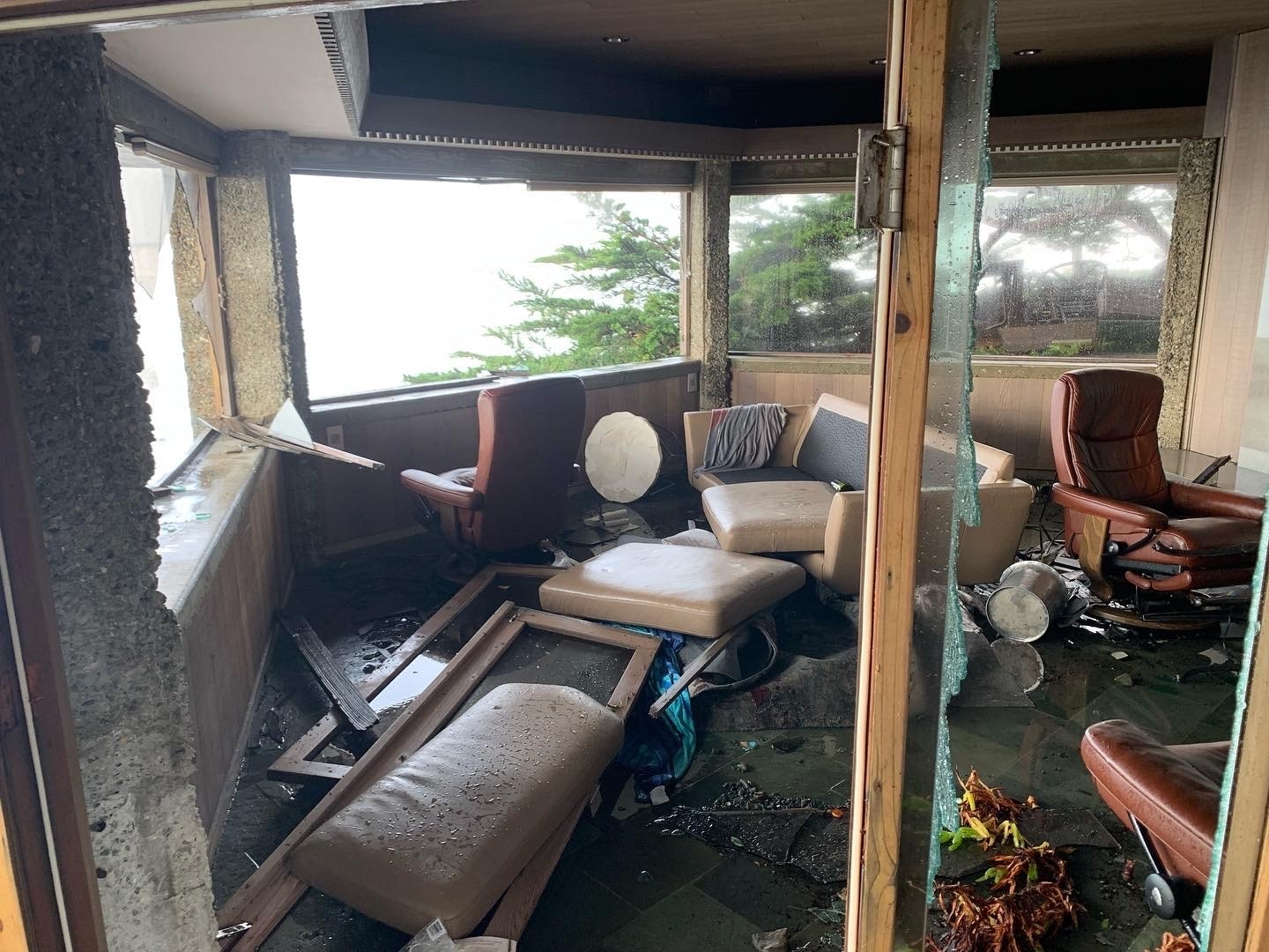 Wave crashes into Cambria home, causing damage and injuries