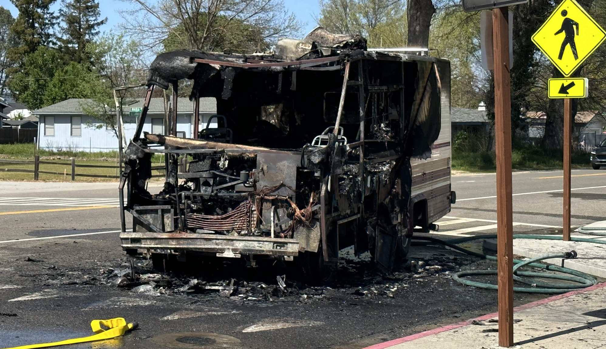 Fire destroys recreational vehicle in Santa Margarita, video