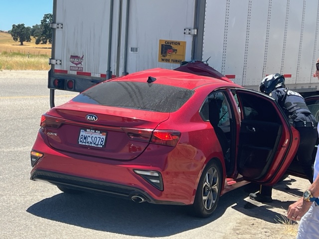 Car crashes into semi-truck in Paso Robles - Vimarsana News